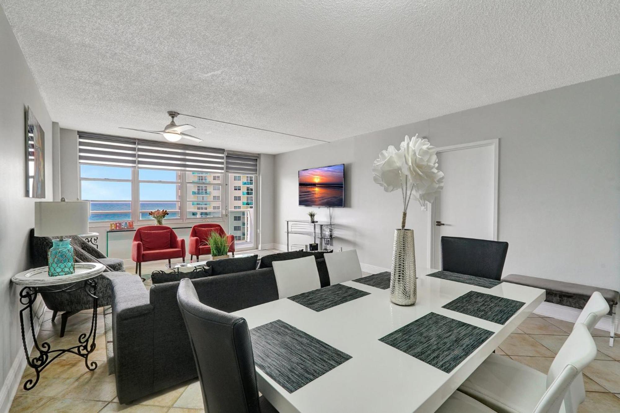 Flip Flop Paradise In Hollywood Florida Exterior photo